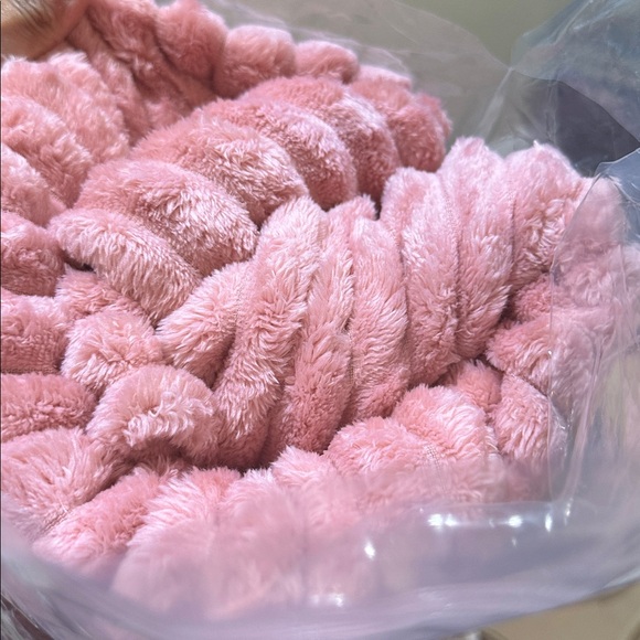 Luxe Throw Blanket Ultra Soft Lightweight Blanket King Size (90x104 inch) New - Picture 3 of 7